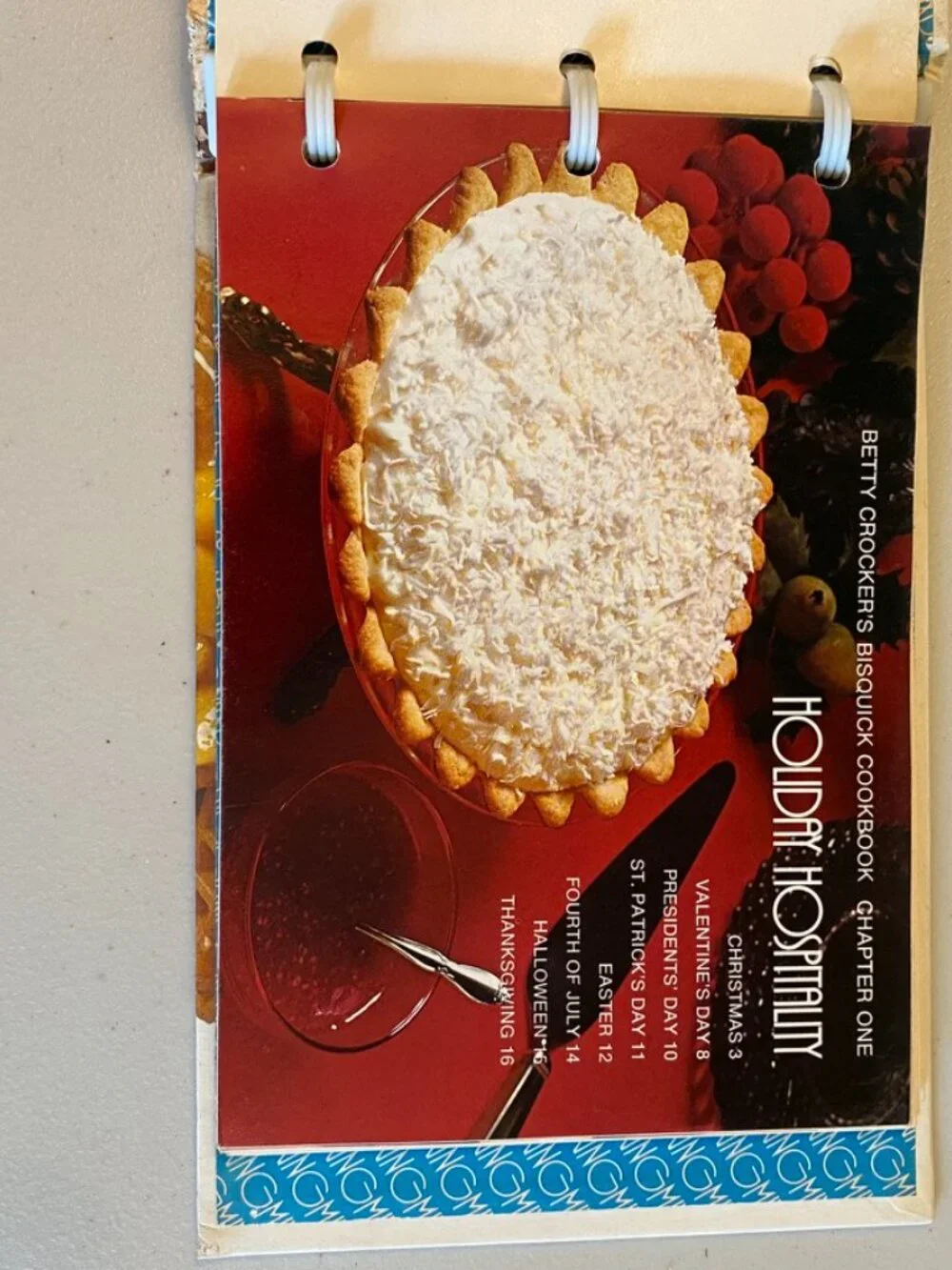 Vintage 1977 Betty Crocker's Bisquick Cookbook 5th Print 7 Mini Cookbooks in 1
